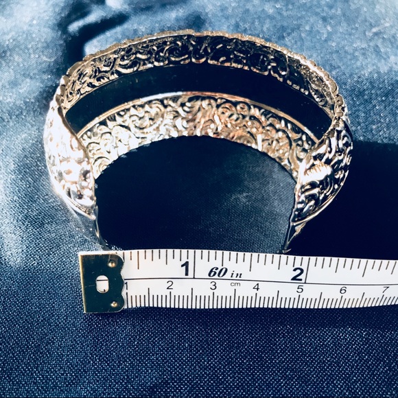 NWOT Lia Sophia cuff - Picture 2 of 3